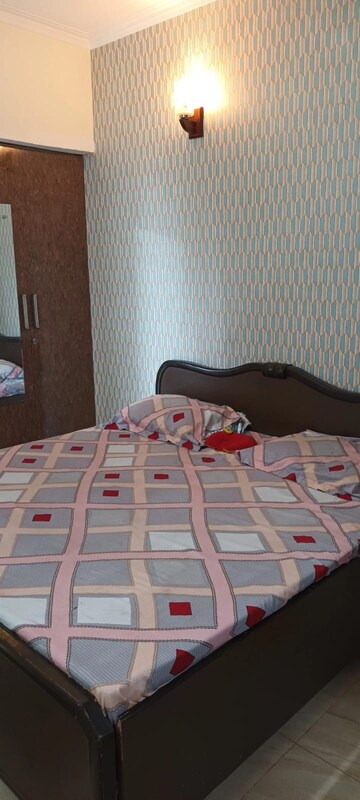 Room in 2 BHK Apartment at Gaur City 2 - 14th Avenue, Sector 16c Greater Noida – for Rent