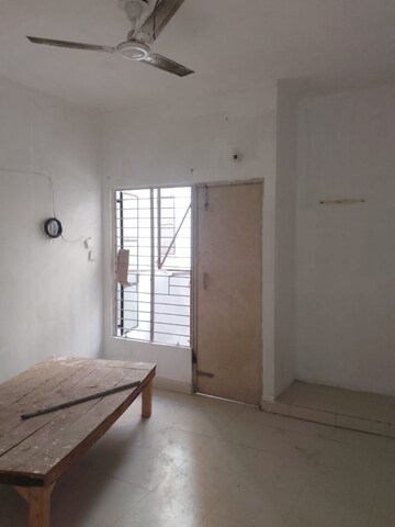 Room in 1 BHK Apartment at Gomti Nagar – for Sale