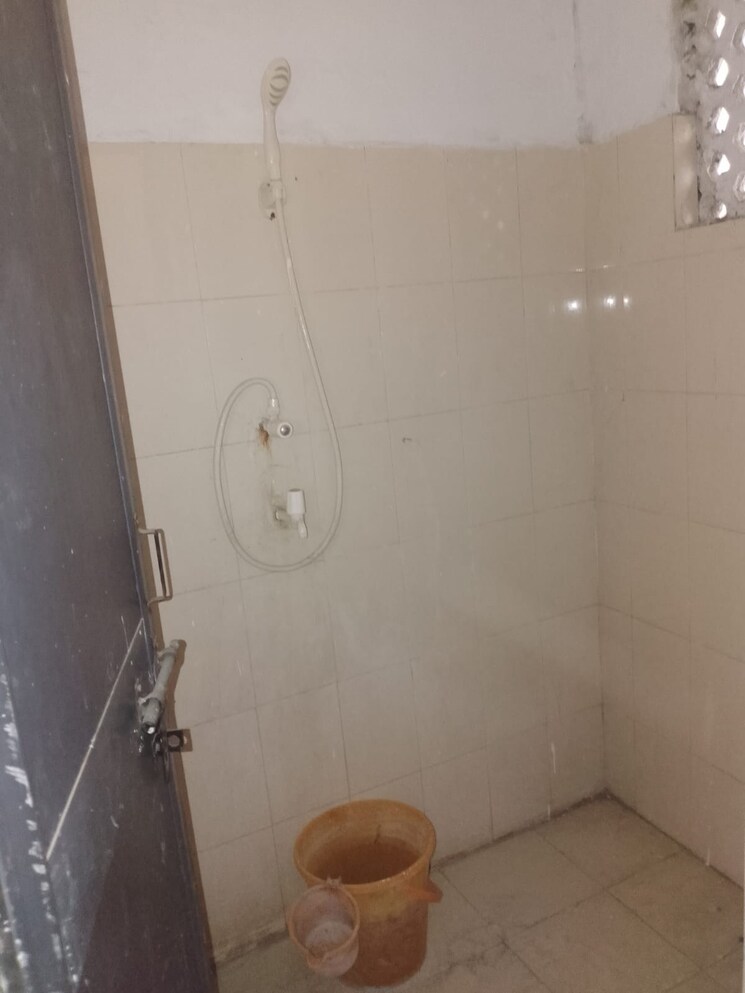 Bathroom, gomti nagar 1 Bedroom 450 Sq.Ft. Apartment In Gomti Nagar Lucknow 8021807