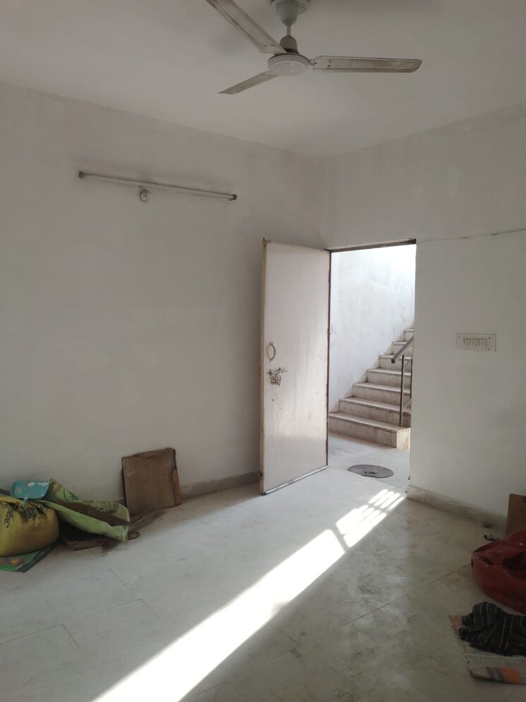 Room, gomti nagar 1 Bedroom 450 Sq.Ft. Apartment In Gomti Nagar Lucknow 8021807
