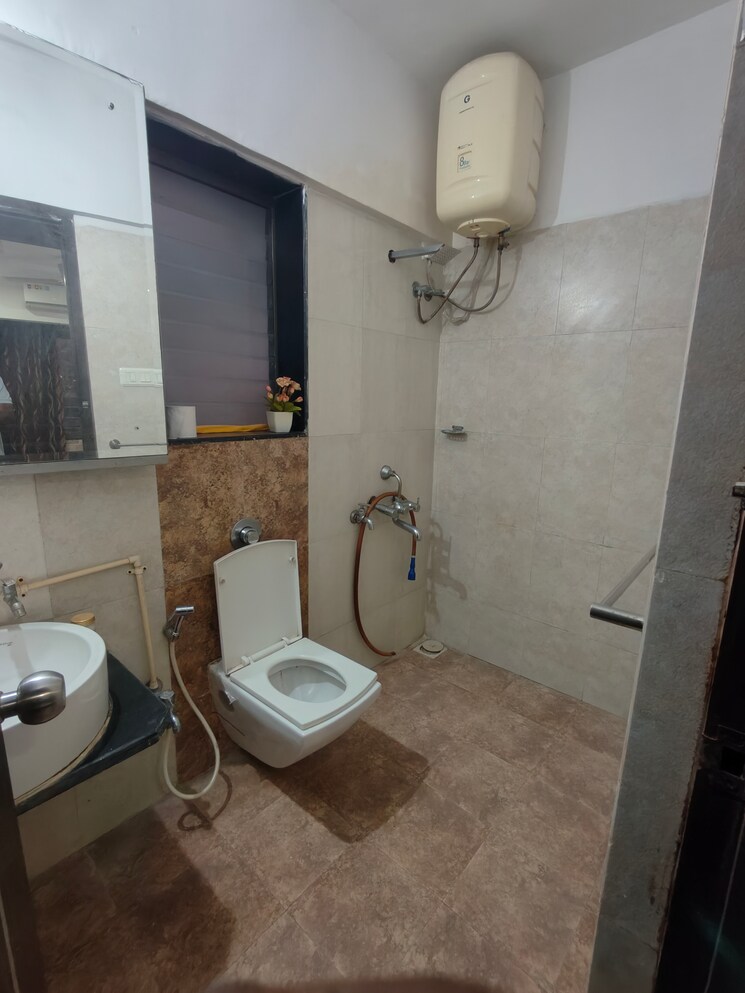 Bathroom, sudarshan-sky-garden 2 Bedroom 1200 Sq.Ft. Apartment In Ghodbunder Road Thane 8021829