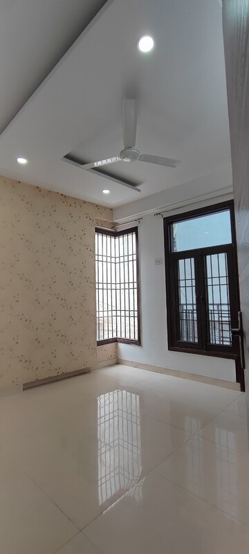 2 BHK Builder Floor For Rent in Chattarpur
