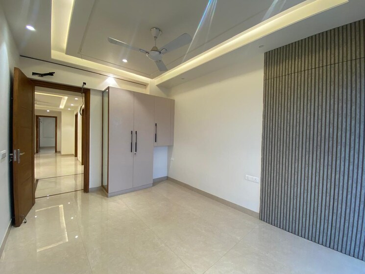 Room, sector 85 4 Bedroom 302 Sq.Yd. Builder Floor In Sector 85 Faridabad 8022032