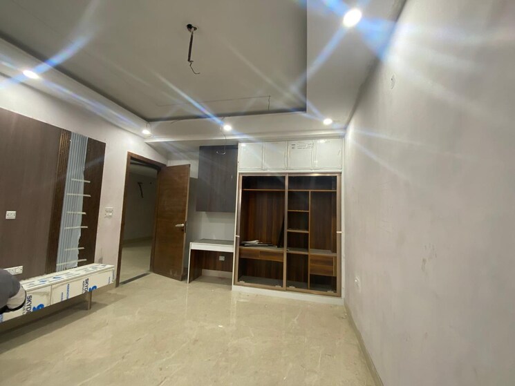 Room, sector 85 4 Bedroom 302 Sq.Yd. Builder Floor In Sector 85 Faridabad 8022032