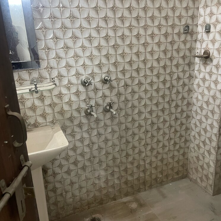 Bathroom, chattarpur 2 Bedroom 900 Sq.Ft. Builder Floor In Chattarpur Delhi 8022020