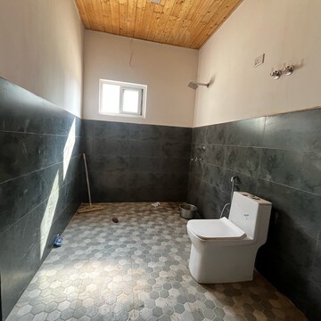 Attached Bathroom in 2 BHK Independent House at Sector 57 – for Rent
