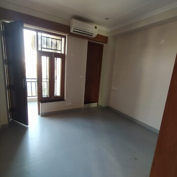 Room in 3 BHK Builder Floor at Sector 47 – for Rent