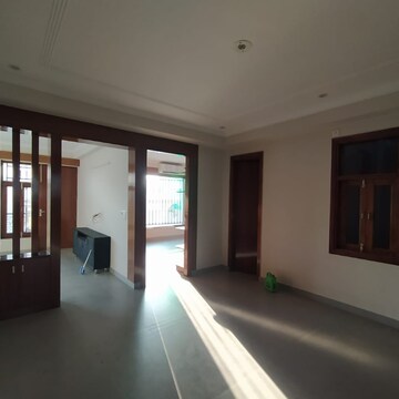 Room in 3 BHK Builder Floor at Sector 47 – for Rent