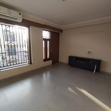 Room in 3 BHK Builder Floor at Sector 47 – for Rent