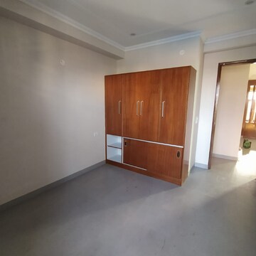 Room in 3 BHK Builder Floor at Sector 47 – for Rent