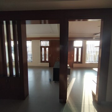 Room in 3 BHK Builder Floor at Sector 47 – for Rent