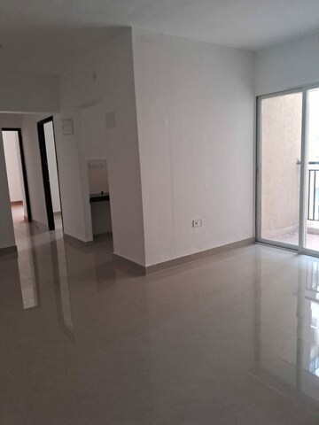 Room in 2 BHK Apartment at DB Orchid Ozone, Dahisar East – for Rent