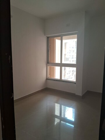 Room in 2 BHK Apartment at DB Orchid Ozone, Dahisar East – for Rent
