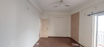 Room in 3 BHK Apartment at Maxblis White House, Sector 75 – for Rent