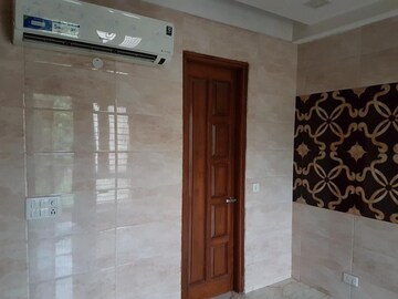 Room in 3 BHK Builder Floor at Empire Floors, Sector 57 – for Sale