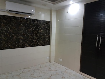 Room in 3 BHK Builder Floor at Empire Floors, Sector 57 – for Sale