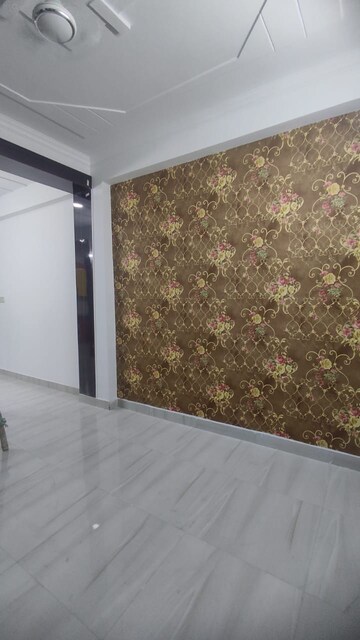 Room in 2 BHK Builder Floor at Sector 73 – for Sale