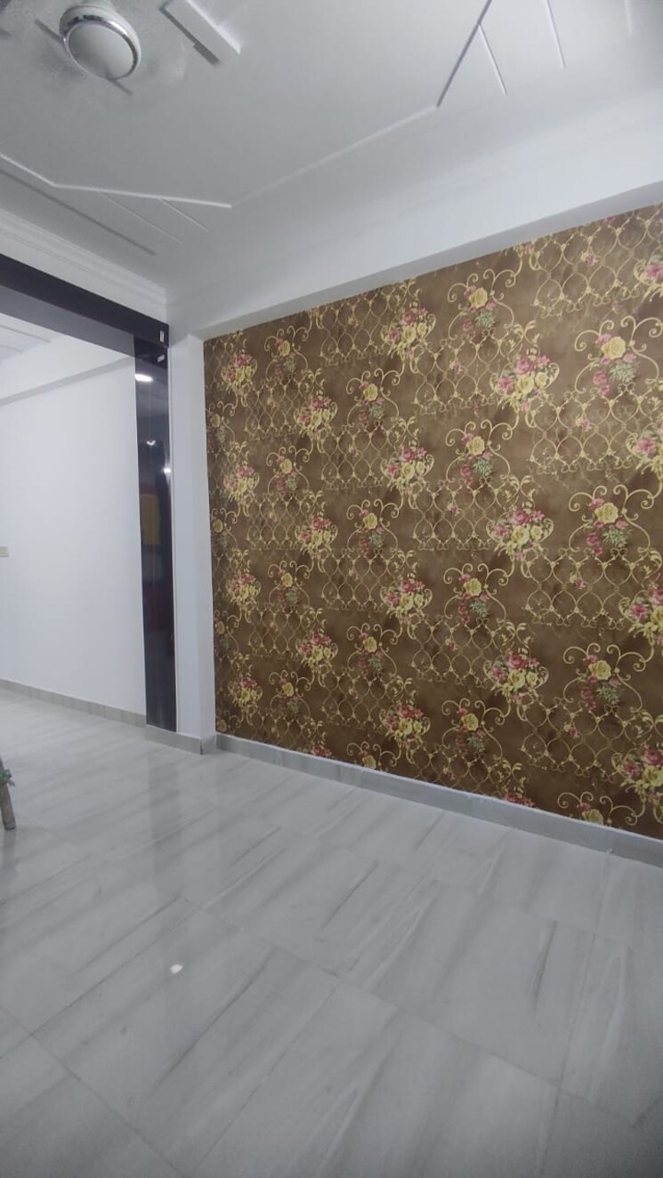 Room, sector 73 2 Bedroom 1100 Sq.Ft. Builder Floor In Sector 73 Noida 8022369