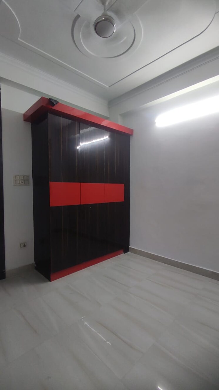 Room, sector 73 2 Bedroom 1100 Sq.Ft. Builder Floor In Sector 73 Noida 8022369