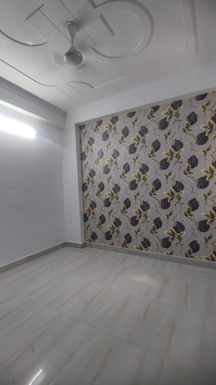 Room, sector 73 2 Bedroom 1100 Sq.Ft. Builder Floor In Sector 73 Noida 8022369