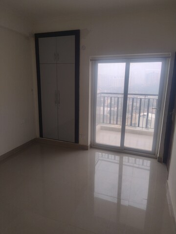 Room in 3 BHK Apartment at Amrapali Terrace Homes, Tech Zone 4 Greater Noida – for Rent
