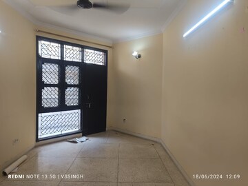 Room in 3 BHK Apartment at Sector 12 Dwarka – for Sale