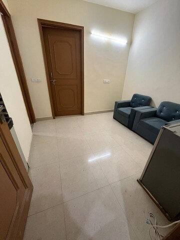 Room in 1 BHK Builder Floor at Maidan Garhi – for Rent
