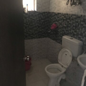 Bathroom in 3 BHK Apartment at Signature Global Signum 71, Sector 73 – for Rent