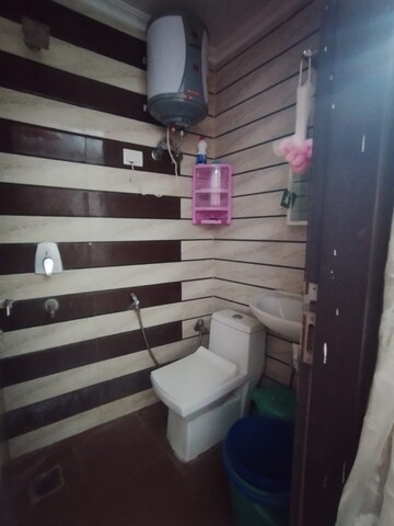 Master Bedroom in 2 BHK Builder Floor at Govindpuri – for Rent
