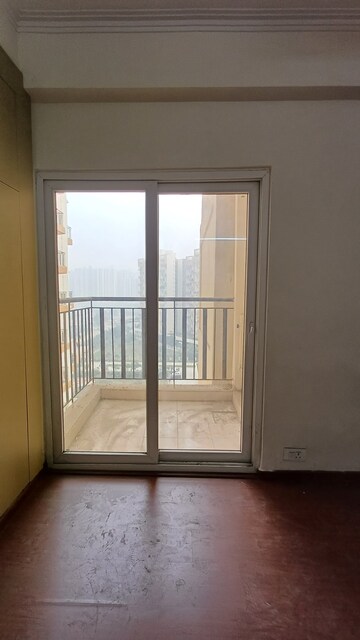 Room in 3 BHK Apartment at Amrapali Terrace Homes, Tech Zone 4 Greater Noida – for Rent
