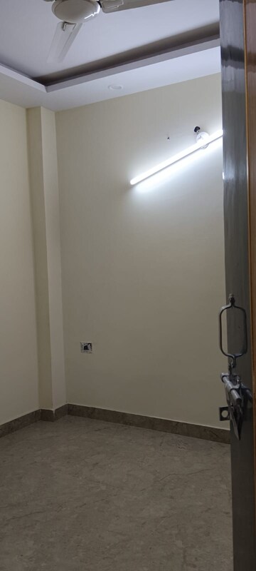 Furnished Amenities in 1 BHK Builder Floor at Govindpuri – for Sale