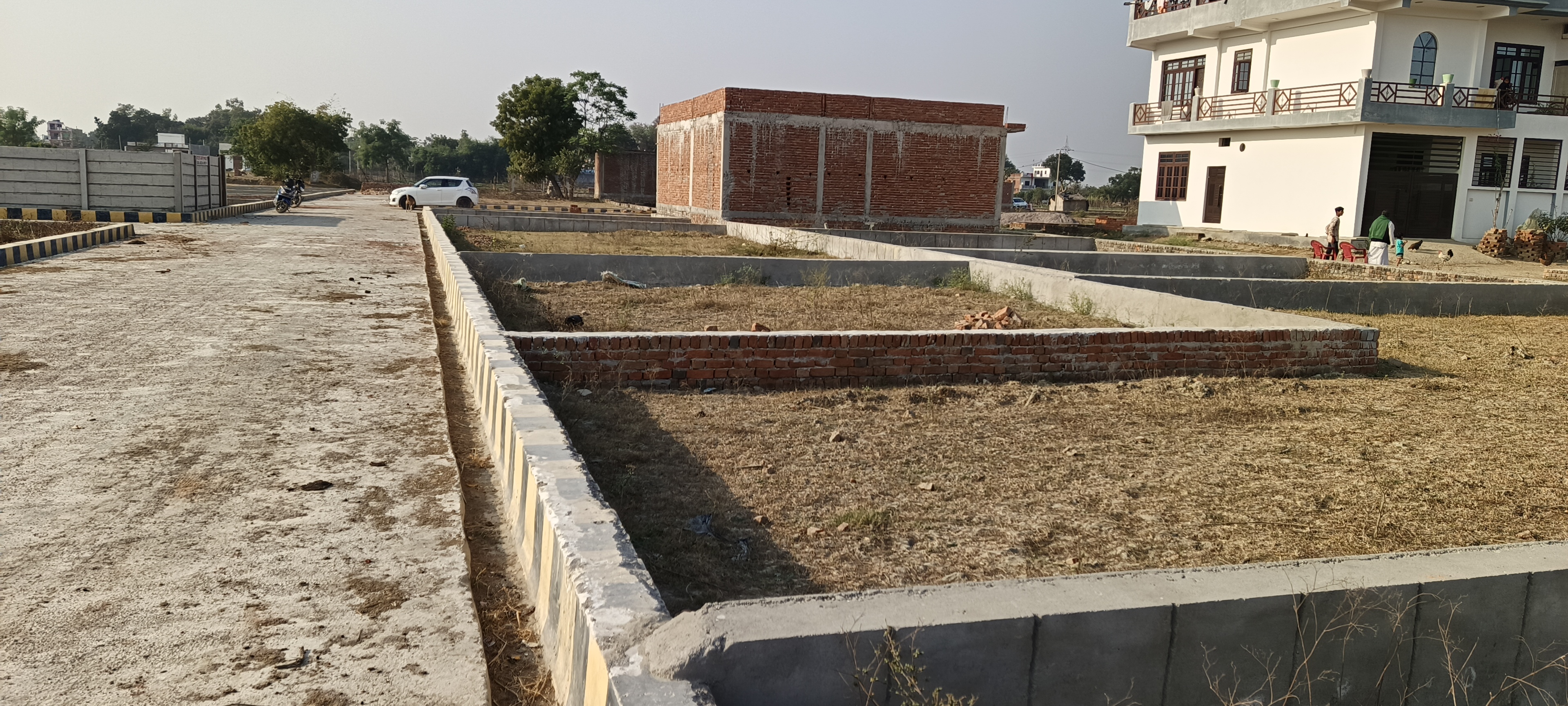 Plot For Sale in Avadh Hospital, Kursi Roa