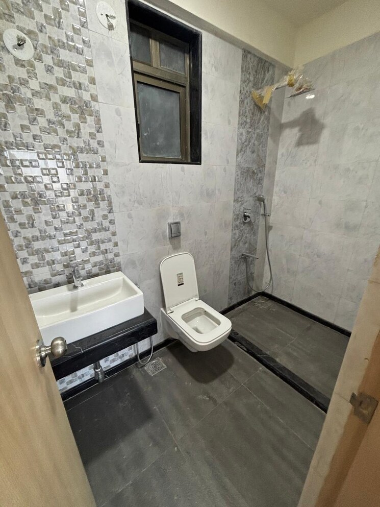 Bathroom, rajesh-raj-infinia 2 Bedroom 797 Sq.Ft. Apartment In Malad West Mumbai 8022769