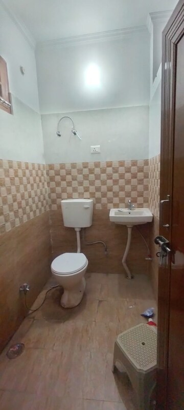 Bathroom in 2 BHK Independent House at Gomti Nagar – for Rent