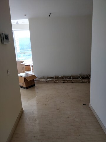 Room in 3 BHK Apartment at Pioneer Park Presidia, Sector 62 – for Rent