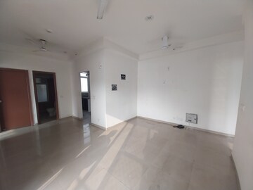 Room in 2.5 BHK Apartment at Mahagun Mywoods II, Sector 16c Greater Noida – for Rent