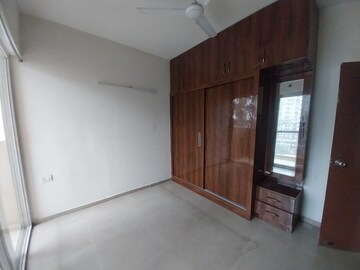 Room in 2.5 BHK Apartment at Mahagun Mywoods II, Sector 16c Greater Noida – for Rent