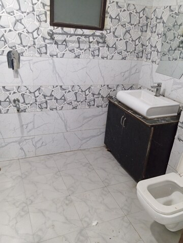 Bathroom in 2.5 BHK Builder Floor at Krishna Nagar – for Rent