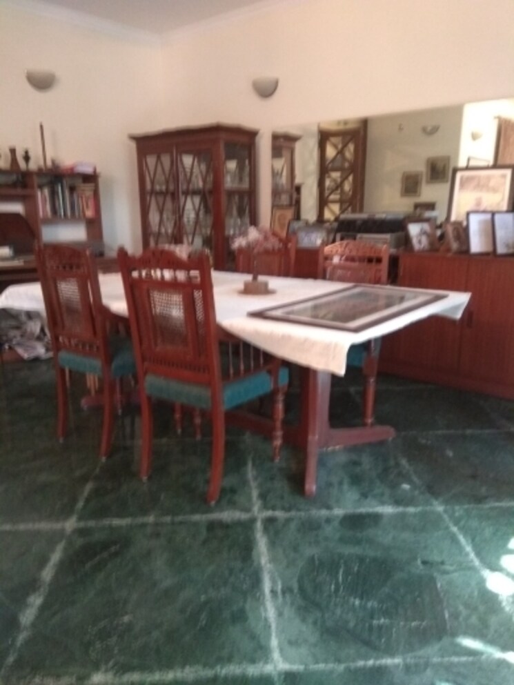 Gym, new friends colony 5 Bedroom 300 Sq.Yd. Independent House In New Friends Colony Delhi 8023012