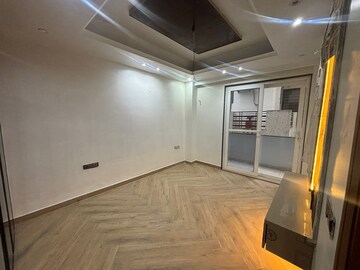 Room in 3 BHK Builder Floor at Sector 9a – for Sale