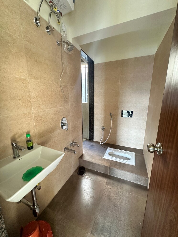 Bathroom, dosti-planet-north-onyx 1 Bedroom 690 Sq.Ft. Apartment In Shilphata Thane 8023108