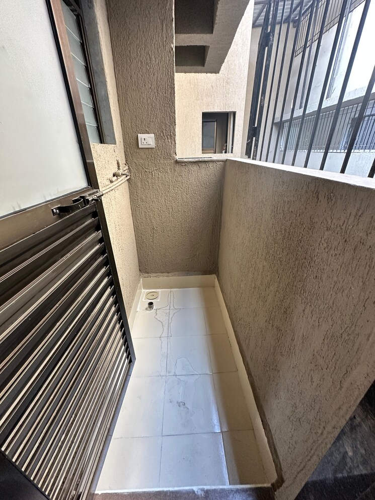 Balcony, dosti-planet-north-onyx 1 Bedroom 690 Sq.Ft. Apartment In Shilphata Thane 8023108