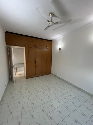 Room in 3 BHK Apartment at Ansal Sushant Estate, Sector 52 – for Rent