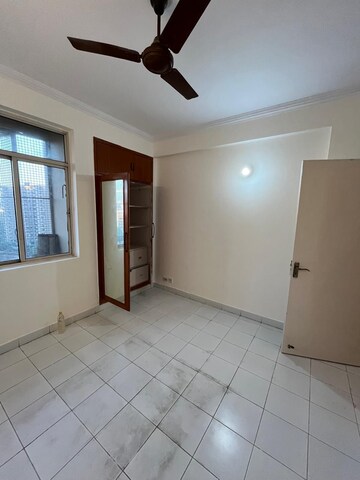 Room in 3 BHK Apartment at Ansal Sushant Estate, Sector 52 – for Rent