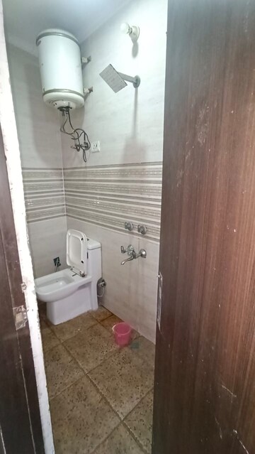 Master Bedroom in 2 BHK Builder Floor at Govindpuri – for Rent