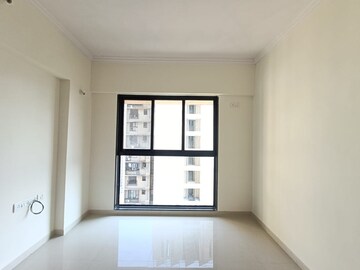 Room in 2 BHK Apartment at Lodha Amara, Kolshet Road – for Rent