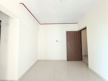 Room in 2 BHK Apartment at Lodha Amara, Kolshet Road – for Rent