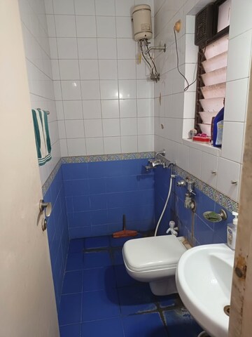 Bathroom in 1 BHK Apartment at Spring Leaf 6 CHS, Kandivali East – for Rent