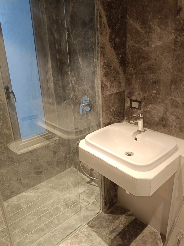 Bathroom, rustomjee-crown 4 Bedroom 2132 Sq.Ft. Apartment In Prabhadevi Mumbai 8023483