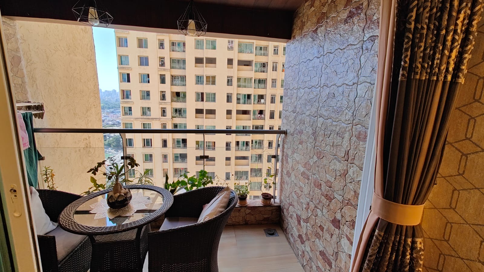 2 BHK + Extra Room 850 Sq.Ft. Apartment in Rustomjee Azziano Wing I